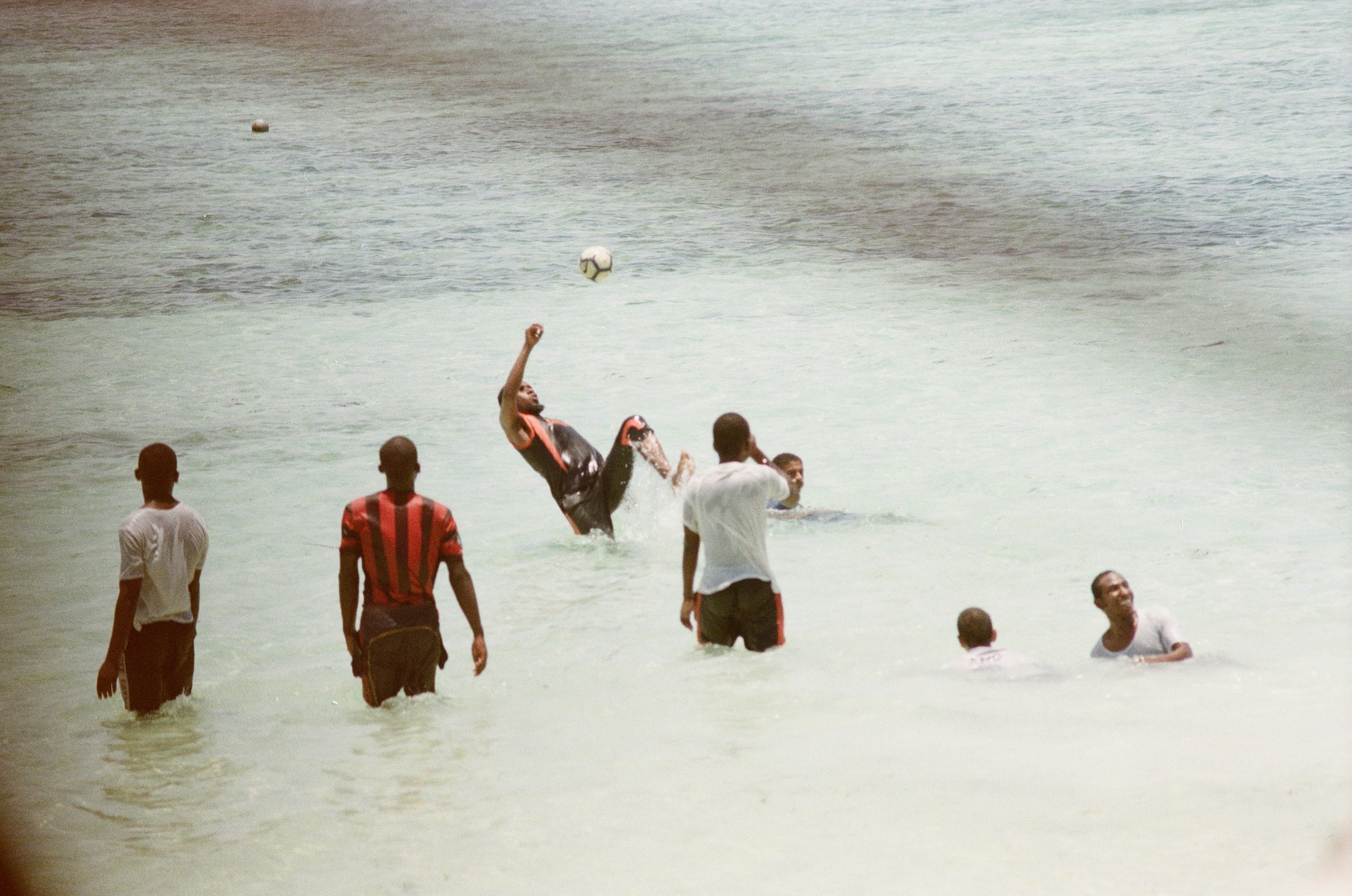 1 to 6 People In-Water Session